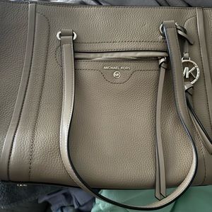 Michael Kors beige tote barely used